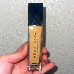 Anastasia Beverly hills foundation